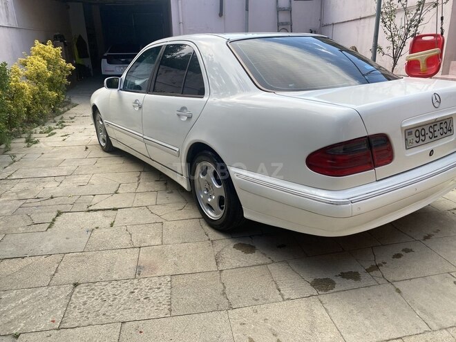 Mercedes E 240-5