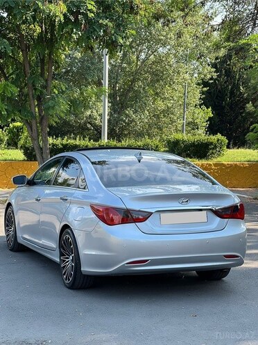 Hyundai Sonata-6