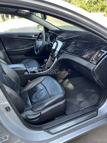Hyundai Sonata-12