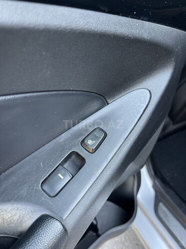 Hyundai Sonata-16