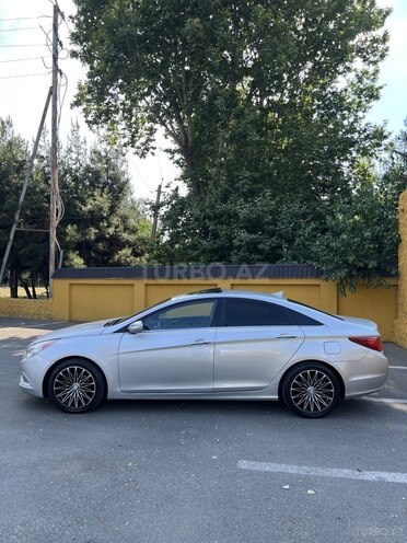 Hyundai Sonata-4