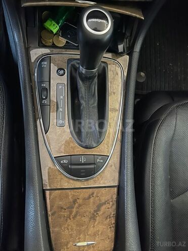 Mercedes E 320-9