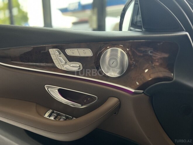 Mercedes E 300-17