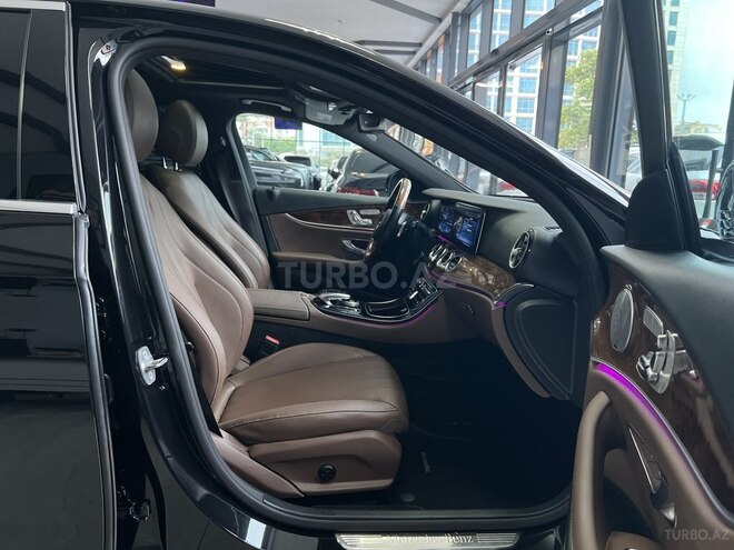 Mercedes E 300-11
