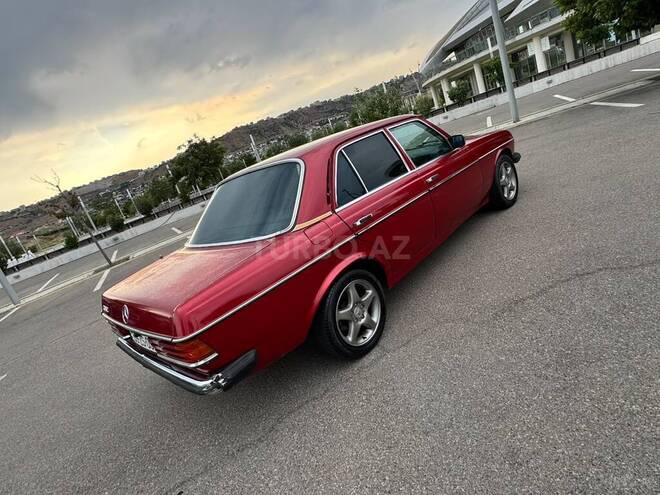Mercedes W123-8