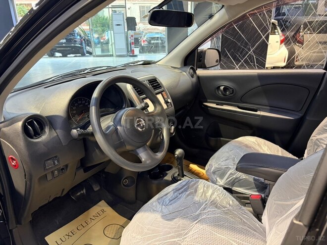 Nissan March-18