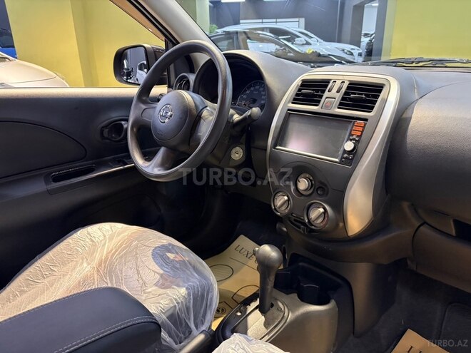Nissan March-16