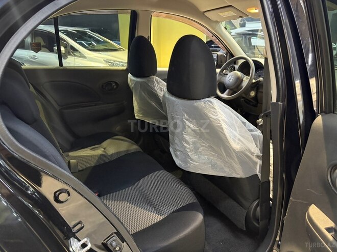 Nissan March-13