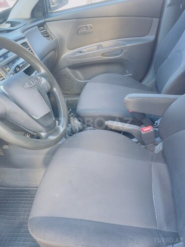 Kia Rio-8