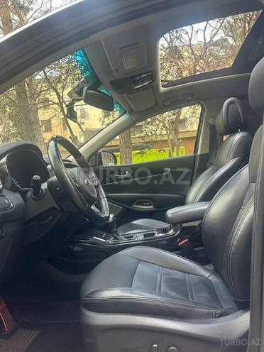 Kia Sorento-12