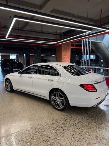 Mercedes E 220 d-4