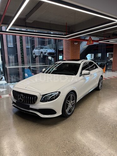 Mercedes E 220 d-1