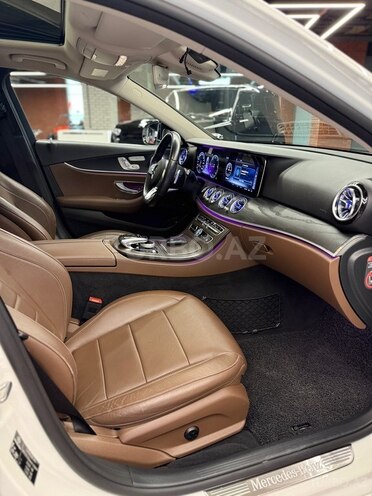 Mercedes E 220 d-12