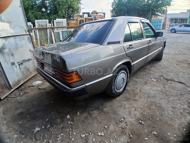 Mercedes 190-5