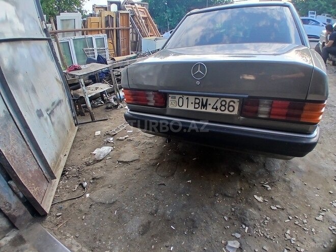 Mercedes 190-4
