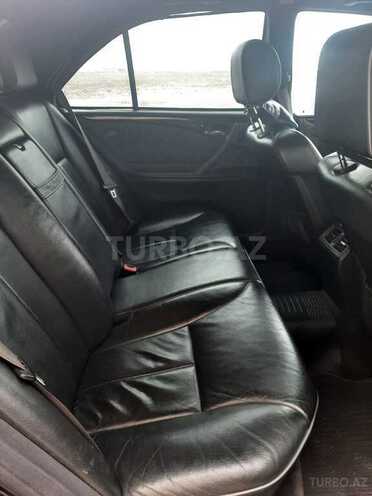 Mercedes E 270-8