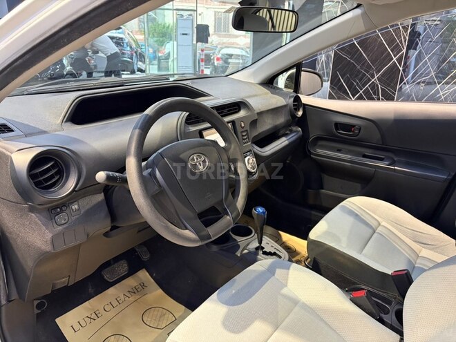 Toyota Aqua-19