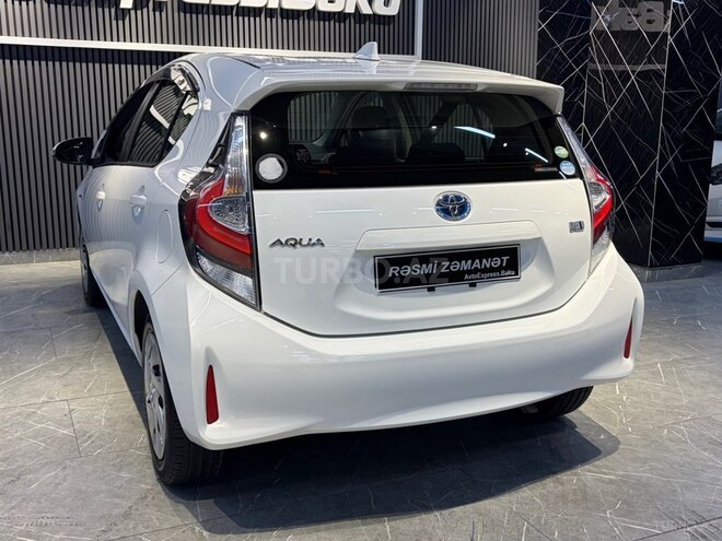 Toyota Aqua-4