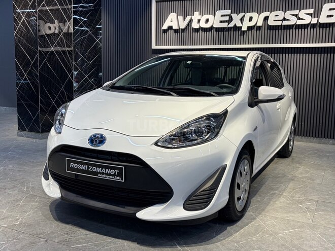 Toyota Aqua-10
