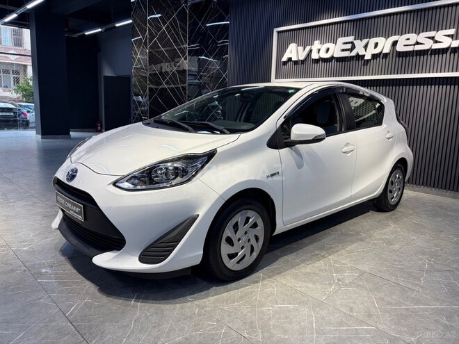 Toyota Aqua-8