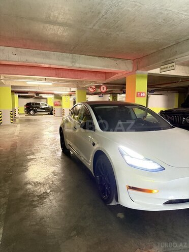 Tesla Model 3-2