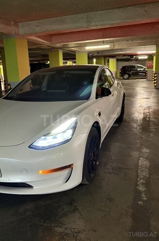 Tesla Model 3-3