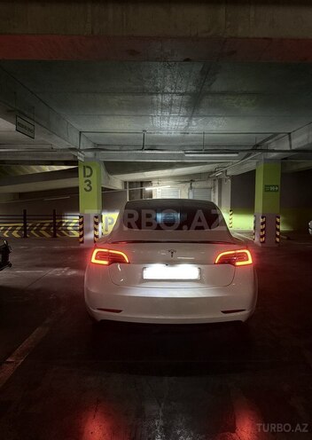 Tesla Model 3-4