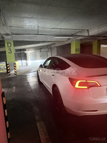Tesla Model 3-5