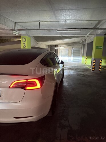 Tesla Model 3-6