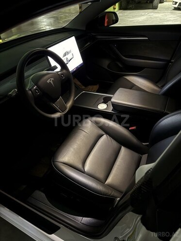 Tesla Model 3-7
