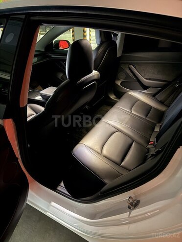 Tesla Model 3-8