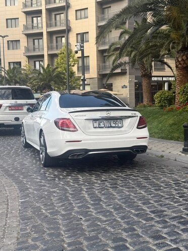 Mercedes E 300-13