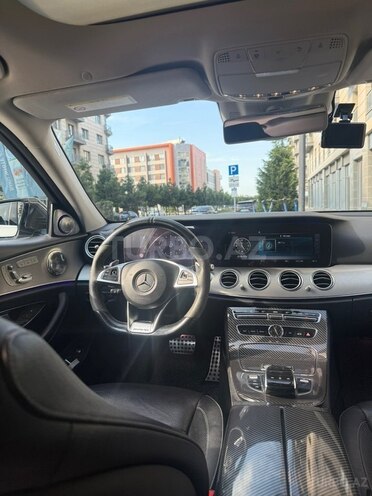 Mercedes E 300-17