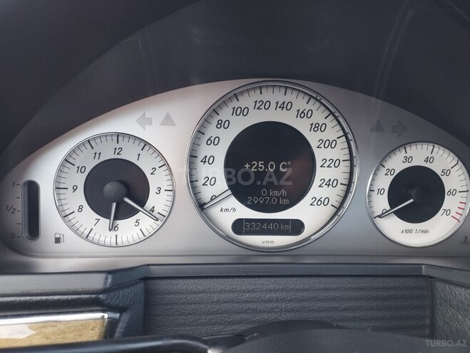 Mercedes E 200-11