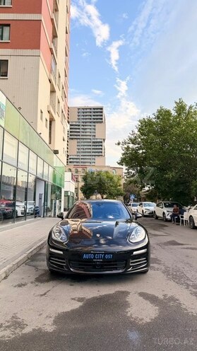 Porsche Panamera-1