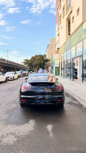 Porsche Panamera-5