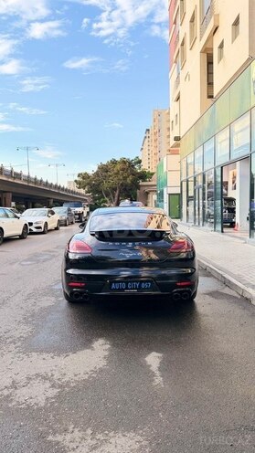 Porsche Panamera-6