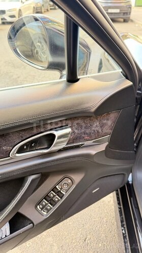 Porsche Panamera-11