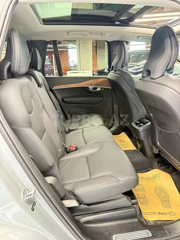 Volvo XC90-21