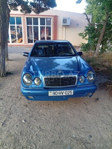 Mercedes E 230-1