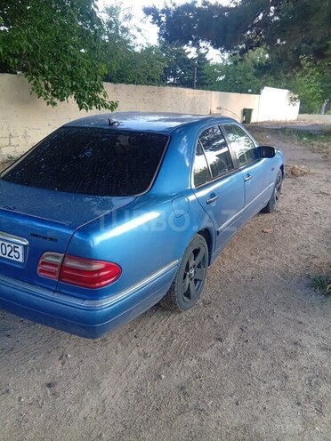 Mercedes E 230-3