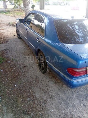 Mercedes E 230-4