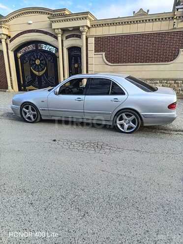 Mercedes E 240-3