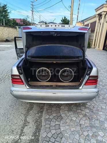 Mercedes E 240-4