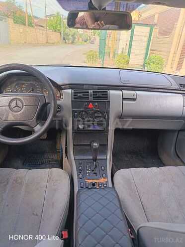 Mercedes E 240-5