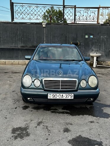 Mercedes E 220-1