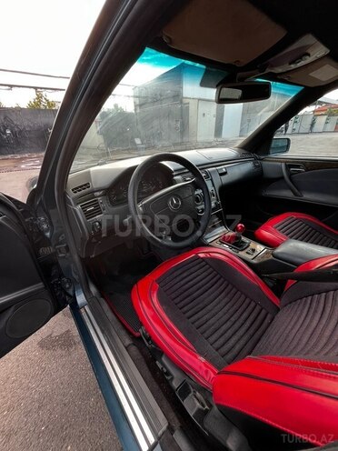 Mercedes E 220-3