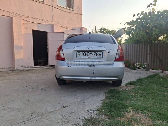 Hyundai Accent-4
