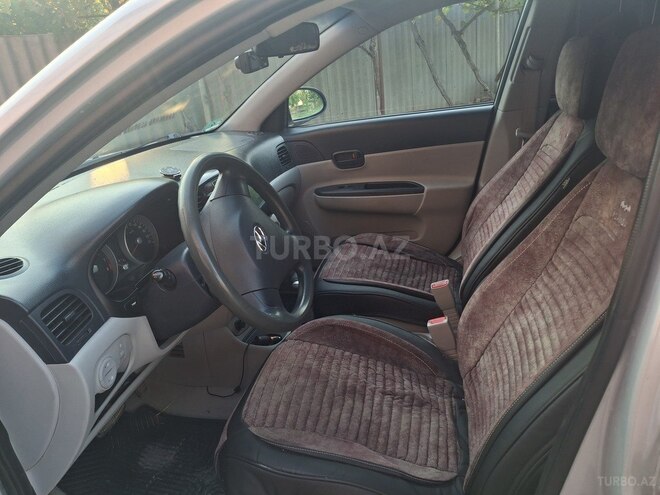 Hyundai Accent-6