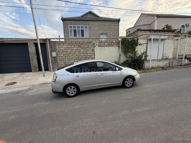 Toyota Prius-12